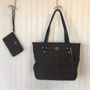 Coach tote and wristlet combo